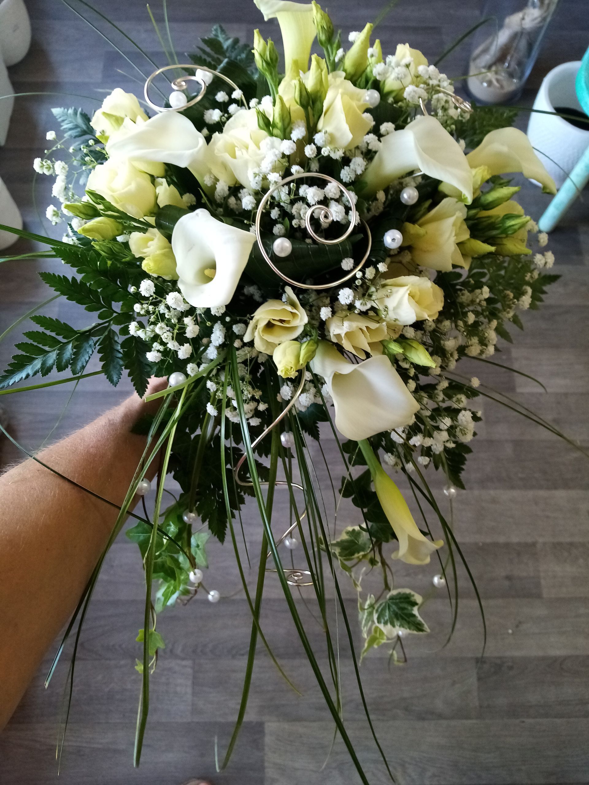 Composition florale mariage blanc