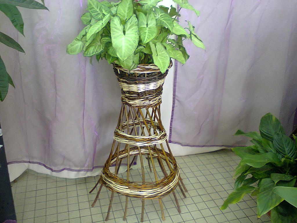 Pot en hauteur en osier