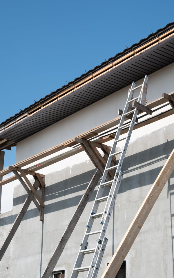 Une maison en cours de ravalement de façade