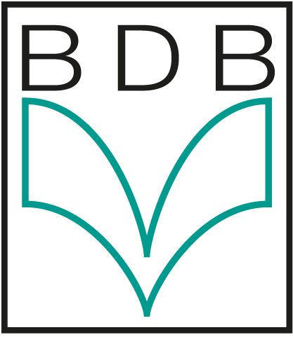 Logo mit schwarzem Rahmen und türkisfarbenem, offenem Buchsymbol unterhalb der Buchstaben „BDB“.