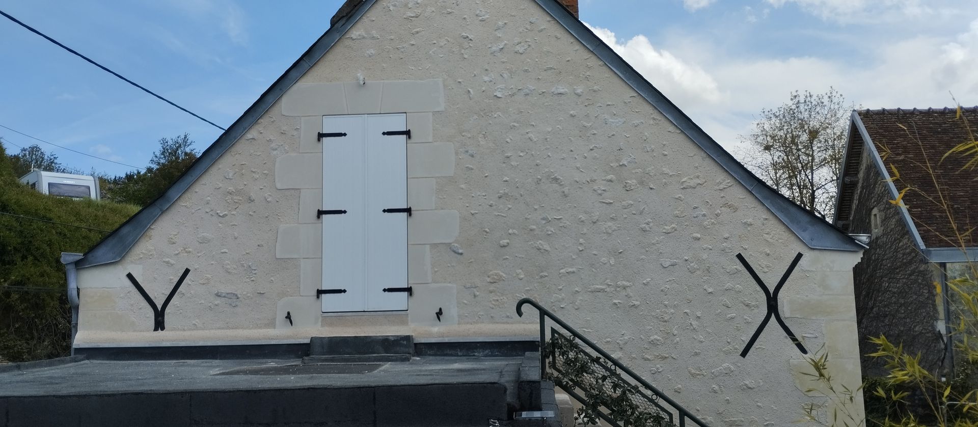 Mur de maison en pierre