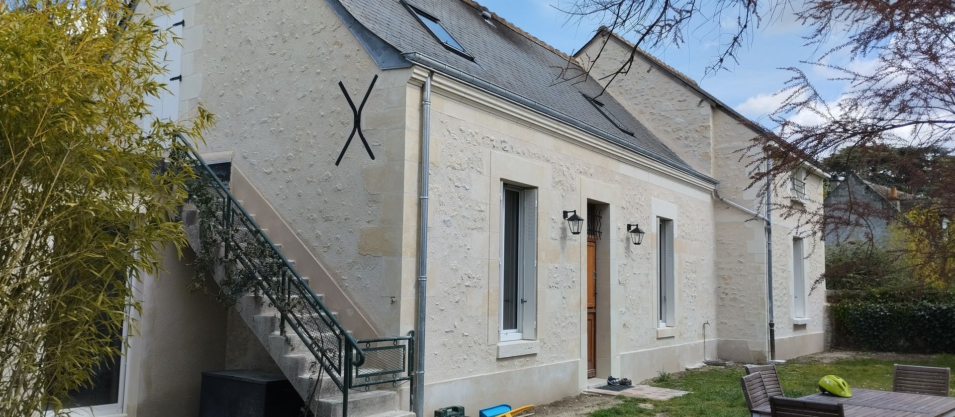 Façades de maison en pierre