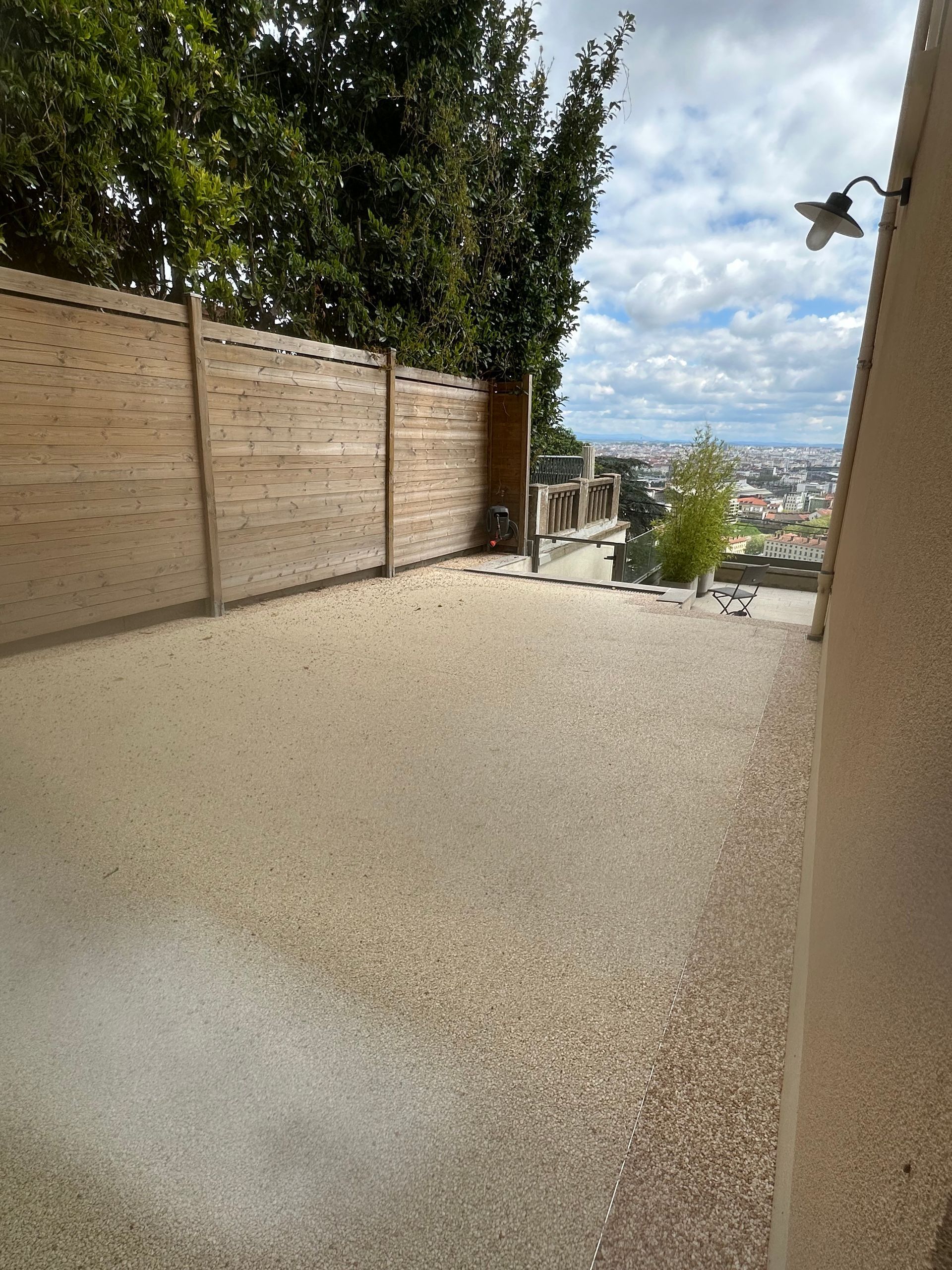 Revêtement extérieur en moquette de pierre