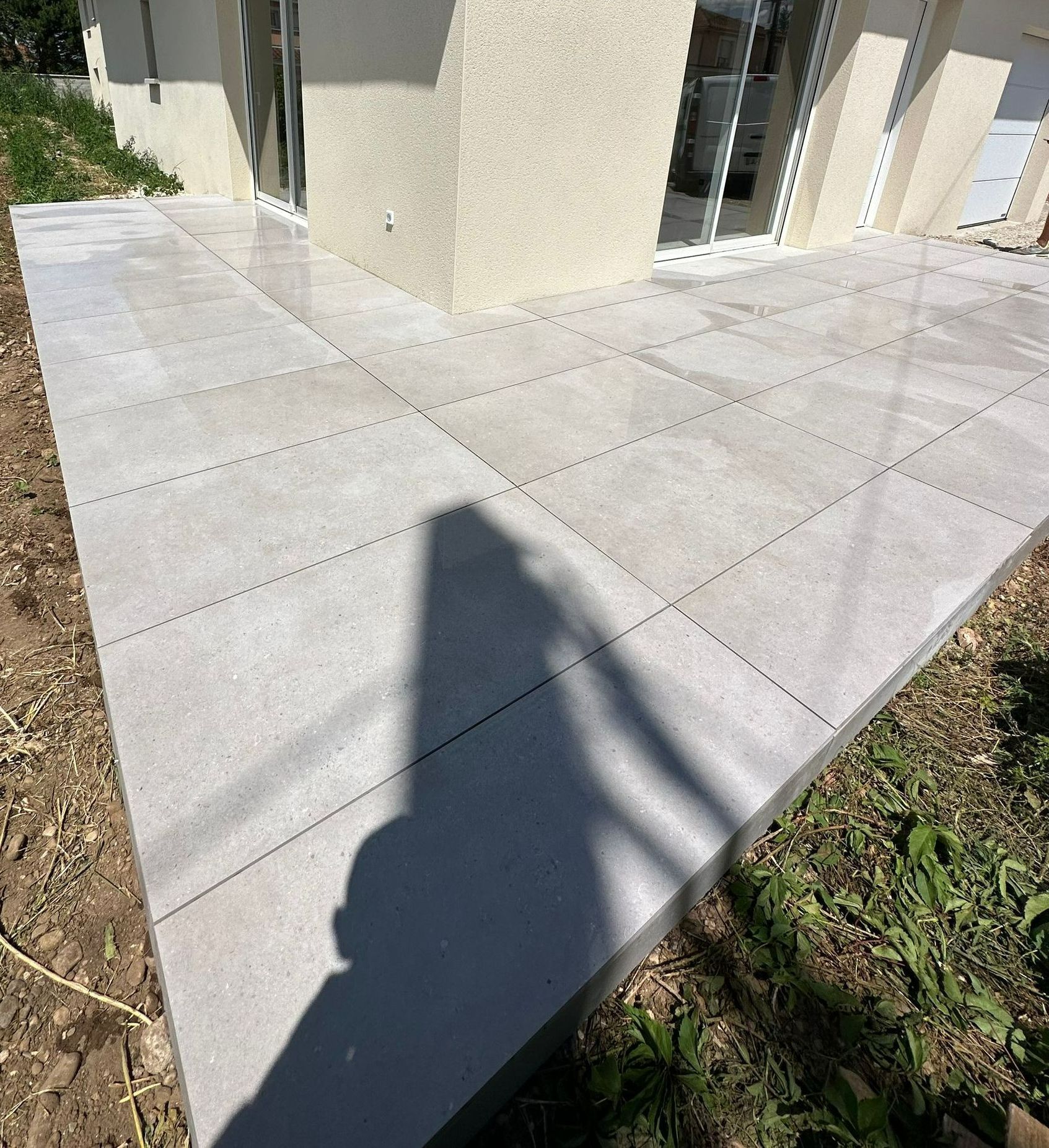 Terrasse autour d'une maison