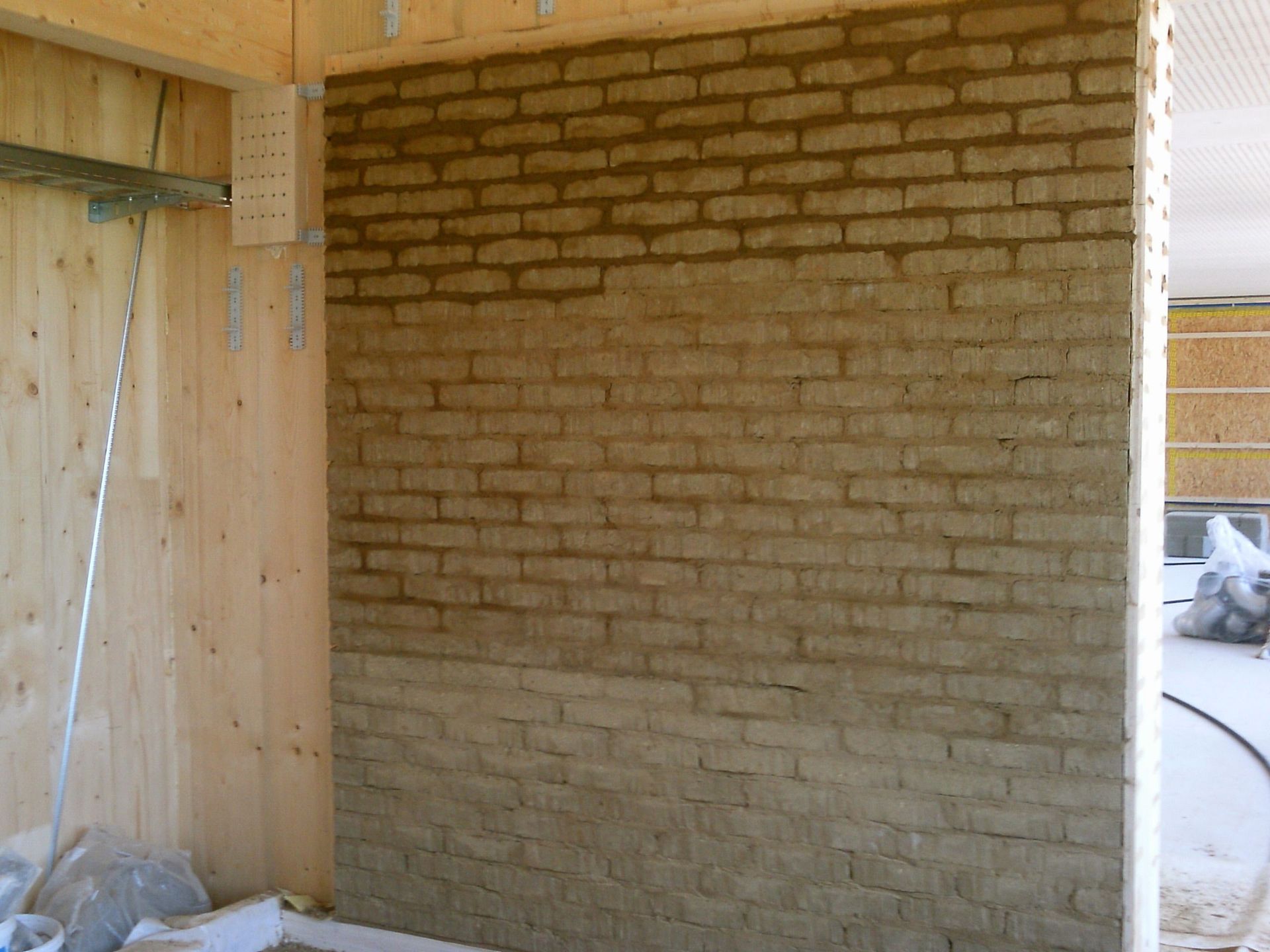 Lehmwand, Lehmbacksteine Stroba Terra Lehmleichtsteine