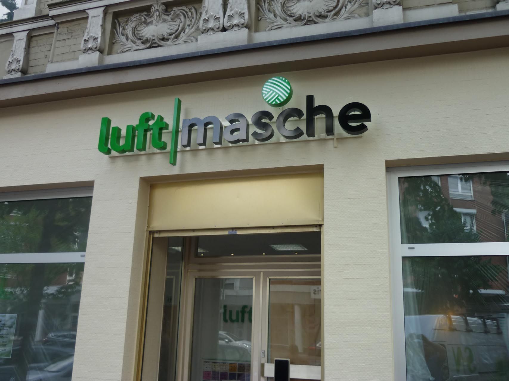 Lichtwerbeanlage mit der Beschriftung Luft Msche