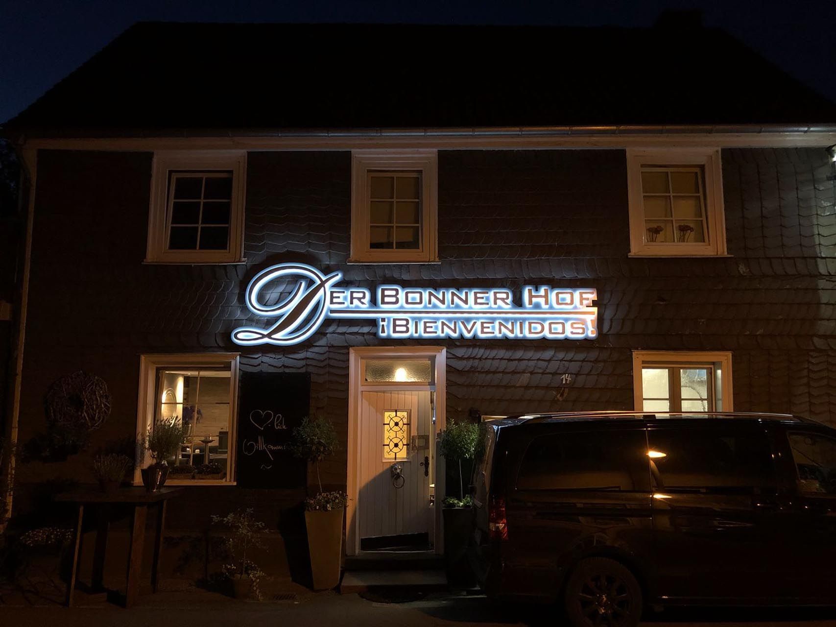 Lichtwerbeanlagen von Profilbuchstaben