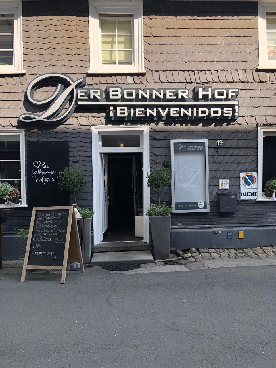 Lichtwerbeanlage mit der Beschriftung 