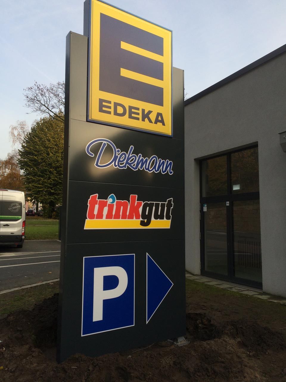Werbepylone Edeka, Diekmann, Trinkgut