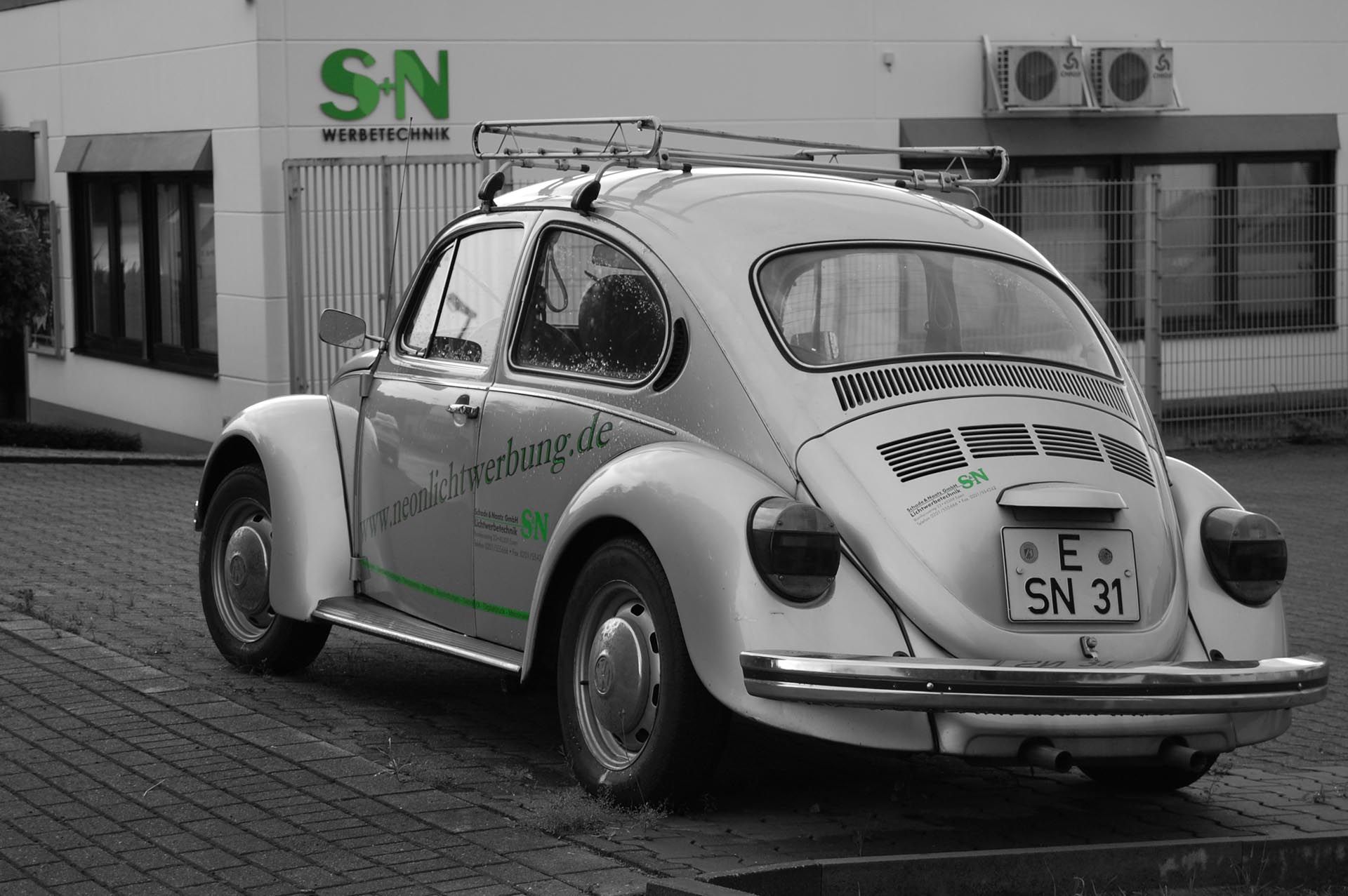 Käfer VW Auto mit der Beschriftung Schade & Naatz GmbH