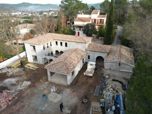 Grande toiture vue du ciel