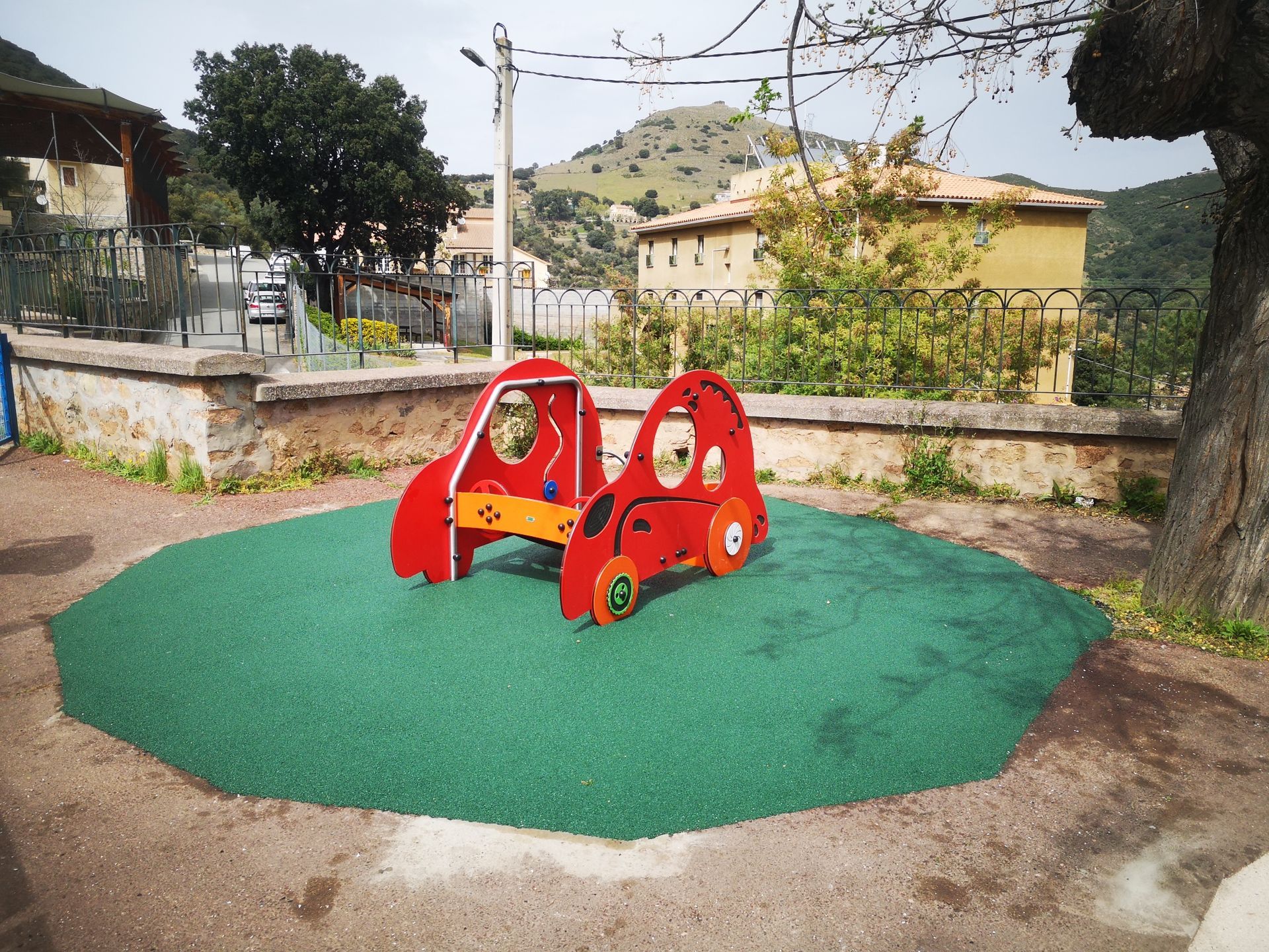 Jeu pour enfant en forme de voiture