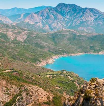 Montagnes en Corse vues du ciel