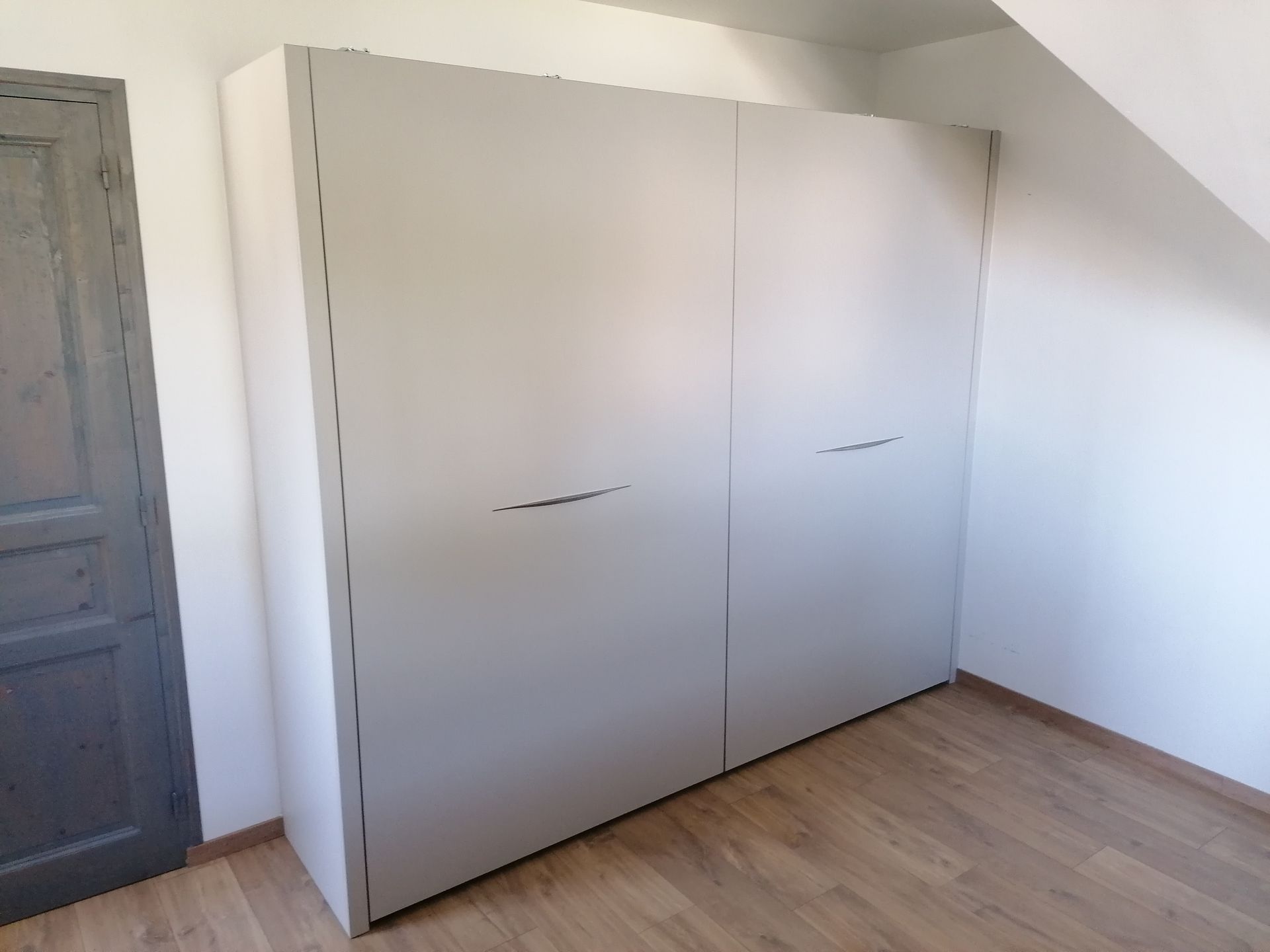 Dressing sur mesure avec les portes closes