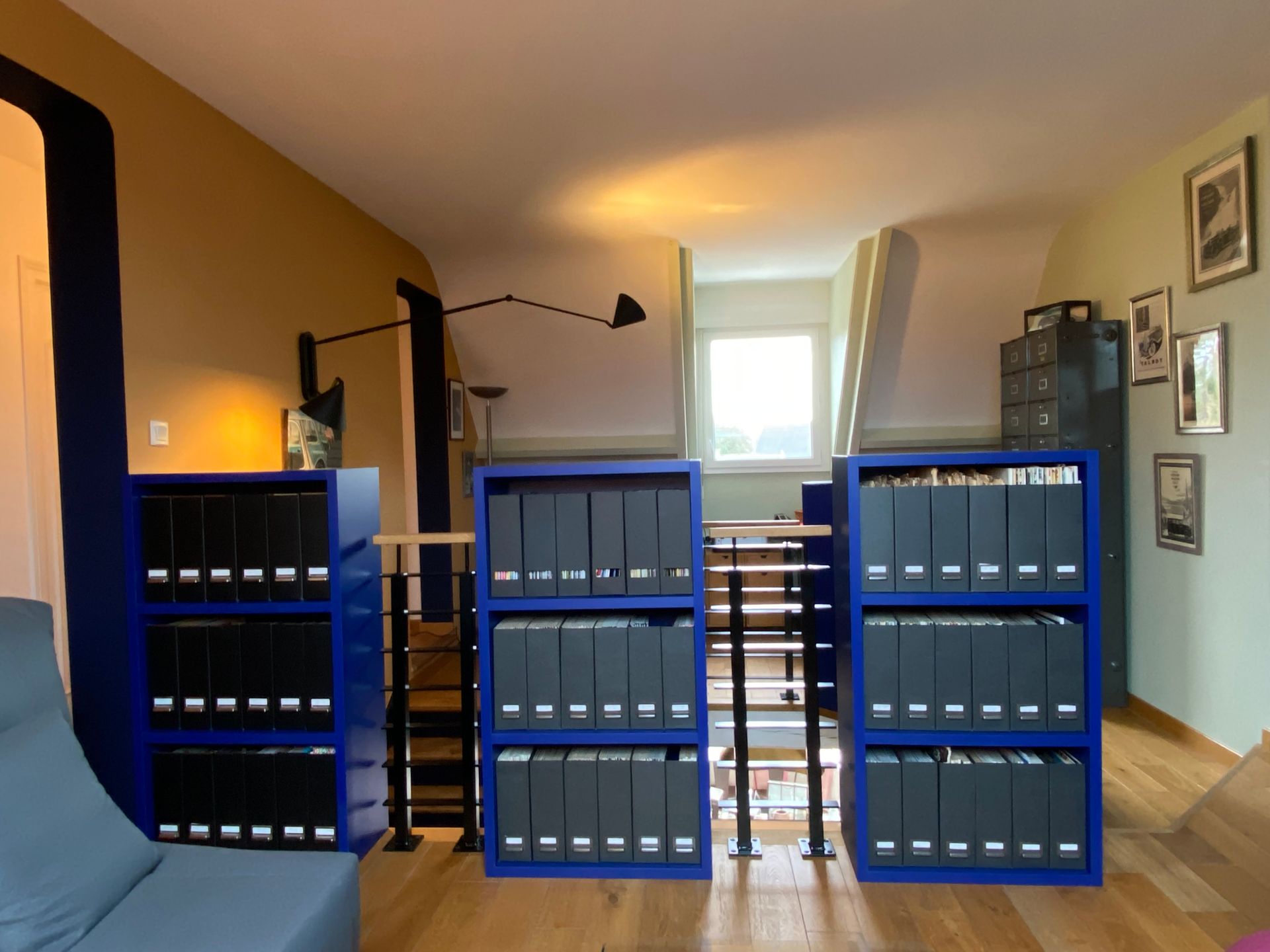 Rangements sur mesure bleus pour des documents