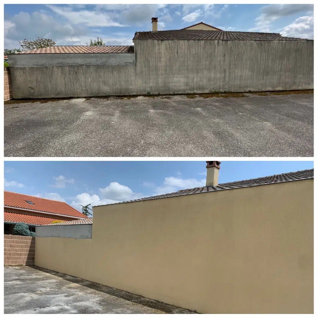 Vue avant et après la rénovation d'un mur en stuc, repeint du gris au beige, sous un ciel bleu.