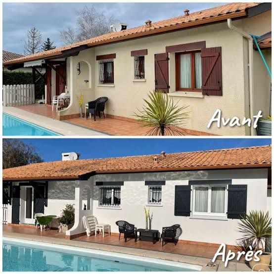 Avant et après la transformation de la façade d'une maison beige en patio, avec des finitions noires au bord d'une piscine.