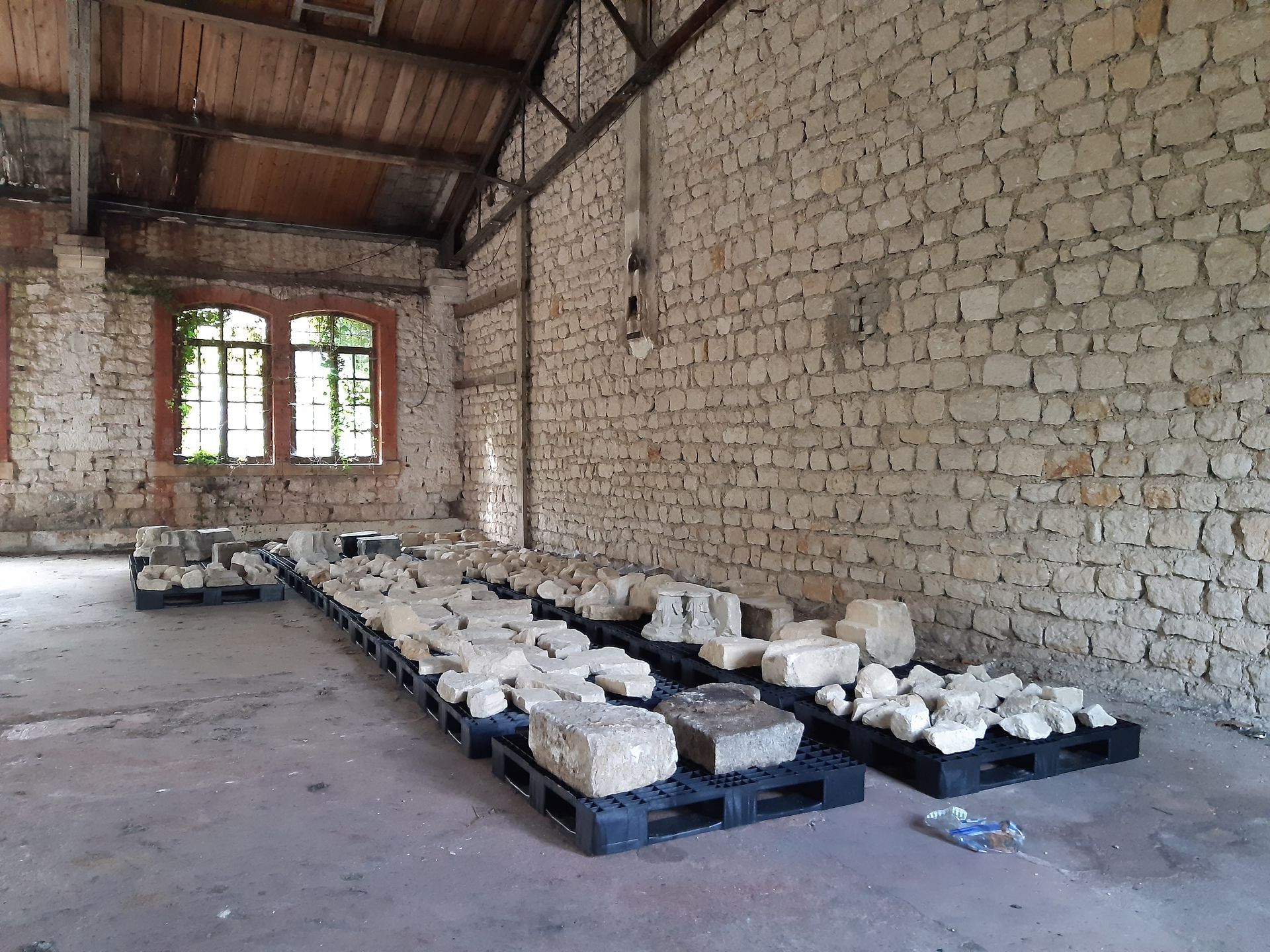 Une rangé de pierre de la citadelle de Verdun