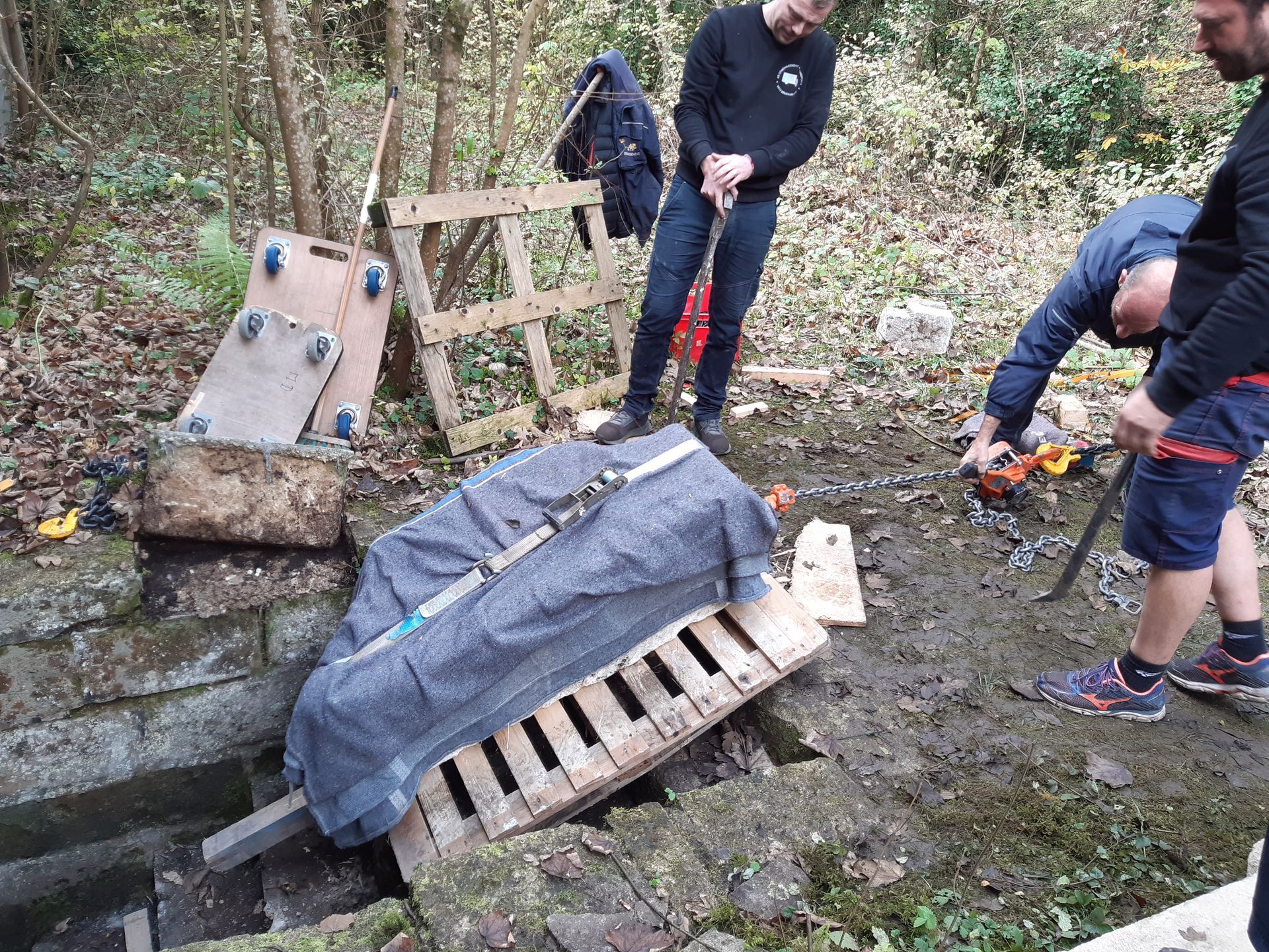 Transfert de pierre de la citadelle de Verdun sur une palette.