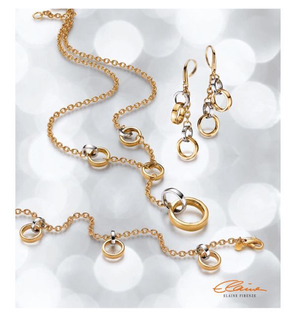 Goldener Schmuck mit kleinen Ringenanhänger