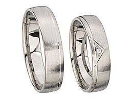 Silberring mit stein im Dreieck