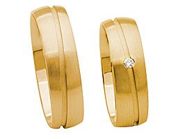 35 goldring abgerundet mit stein und gefreest