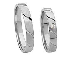 Silberring mit stein, wellenlinien reingefreest