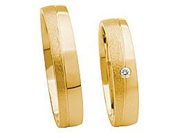 Goldring halb glänzend, halb sandig mit Stein