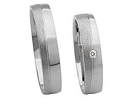 Silberring mit stein, halb glänzend, halb sandig