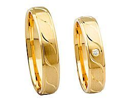 Goldring mit wellenlinien breit mit stein