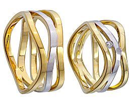 goldener Ring mit spezieller Form