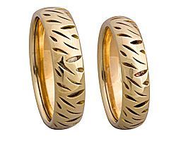 Goldring mit Tiegermusterung