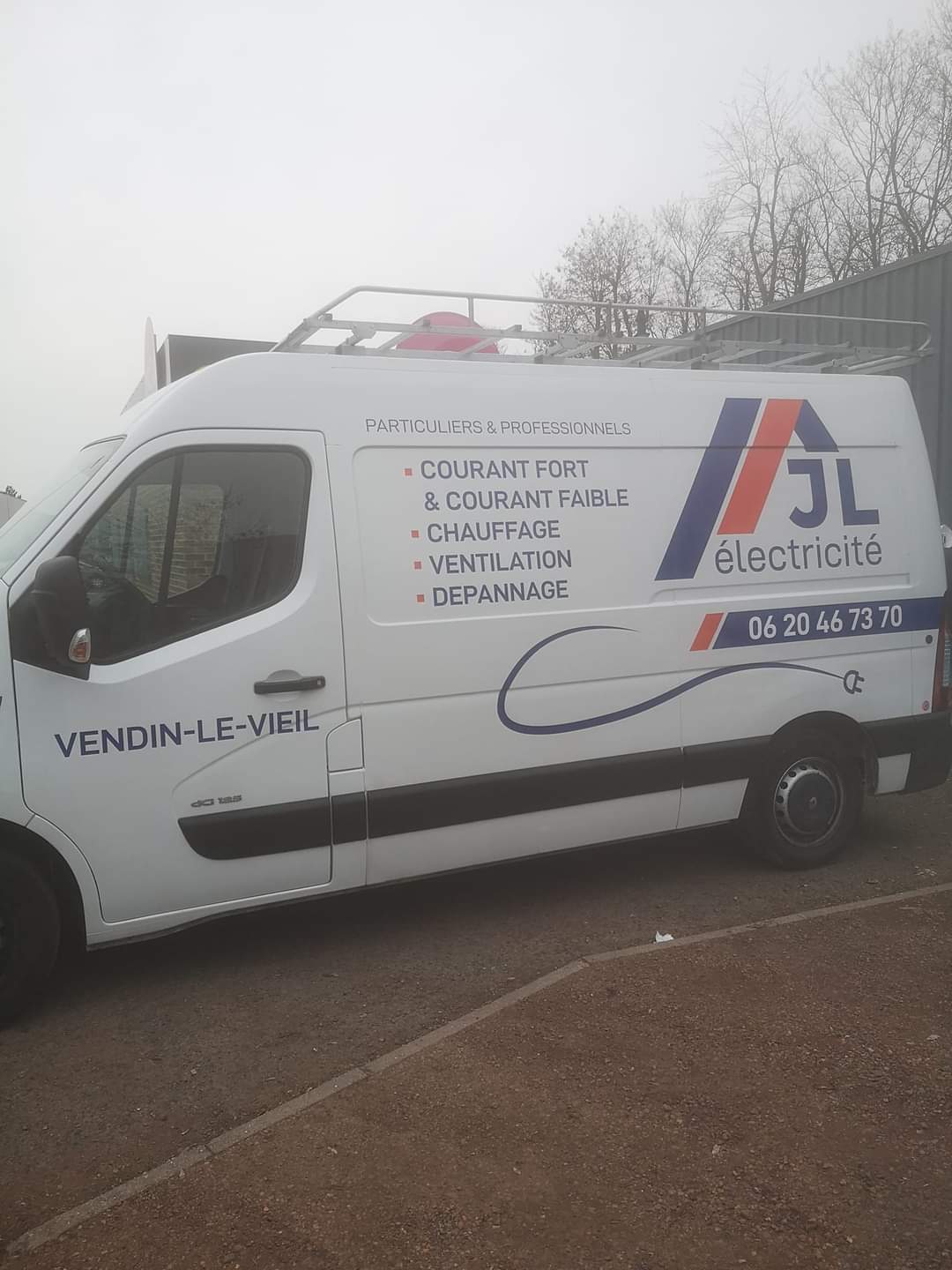 Camion de l'entreprise JL Électricité