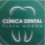 Logotipo cuadrado verde: contorno blanco de un diente, “CLÍNICA DENTAL PLAZA MORÓN” en letras blancas.