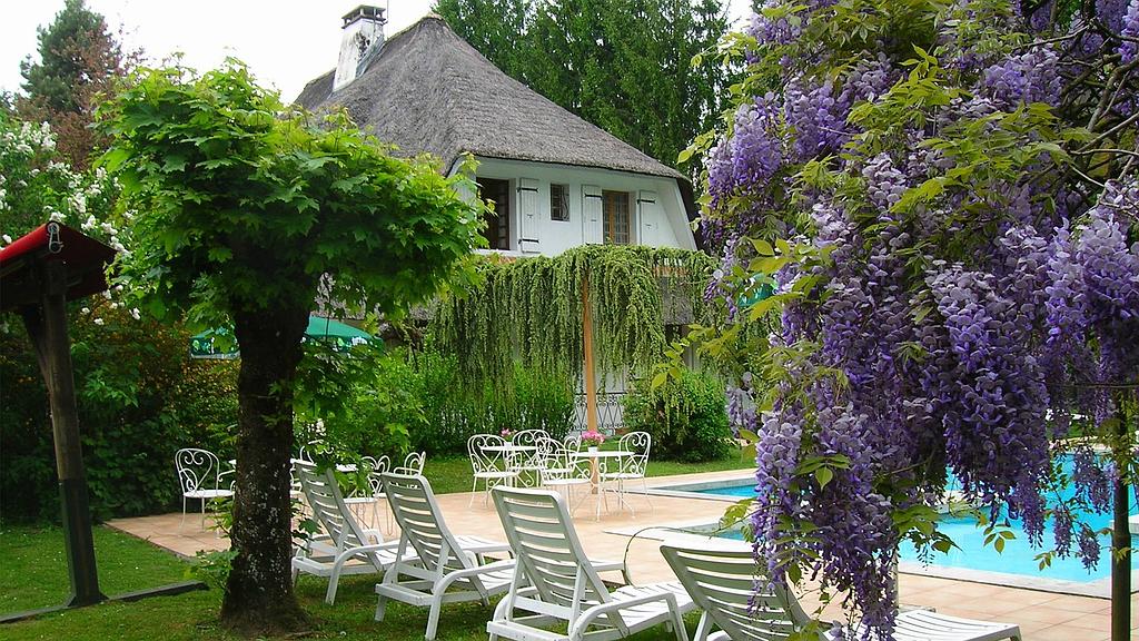 Photo de l'hôtel et la piscine