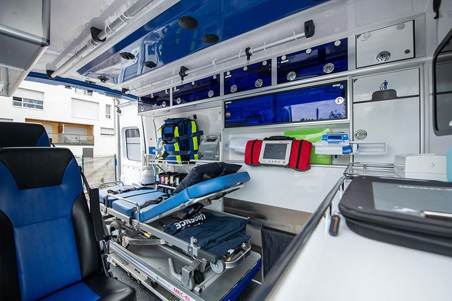 Intérieur ambulance blanche