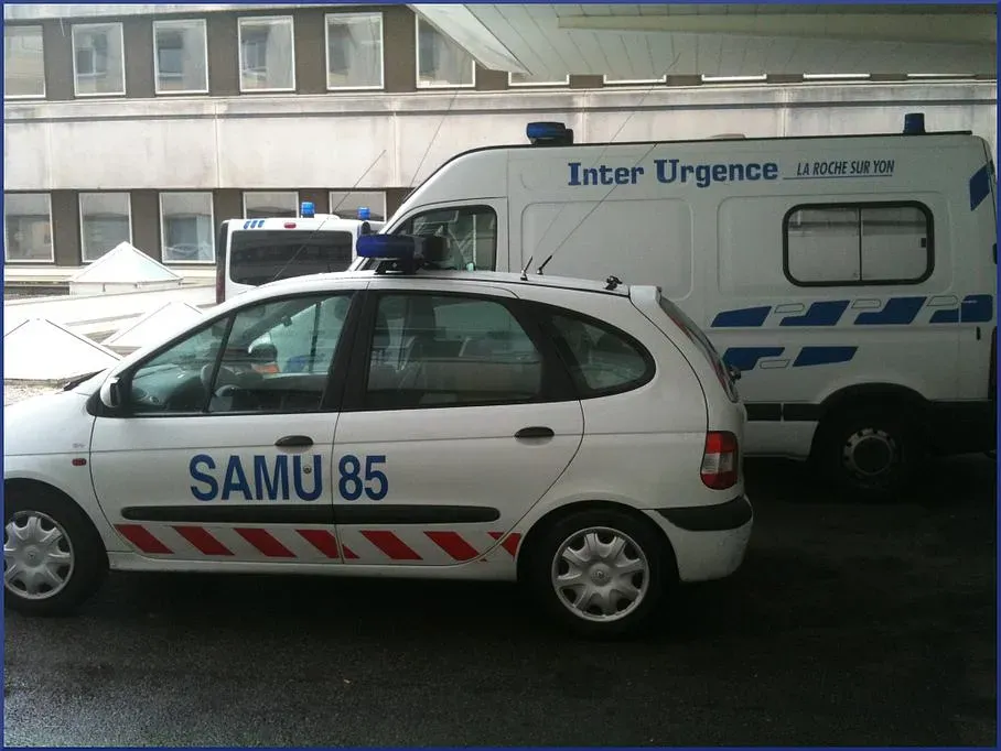 Voiture Inter-Urgences vue de côté