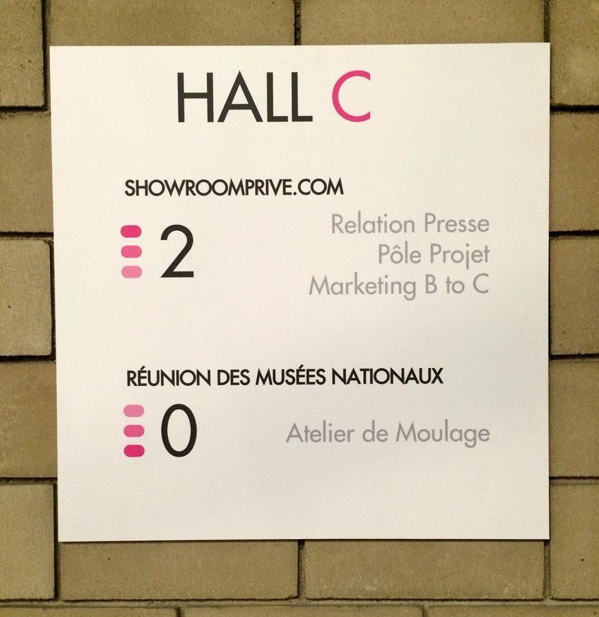 Signalétique intérieure showroom privé