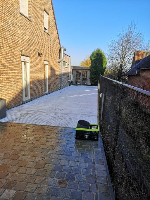 Het plaatsen van grindmatten