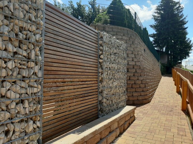 Pflasterarbeiten -Tor