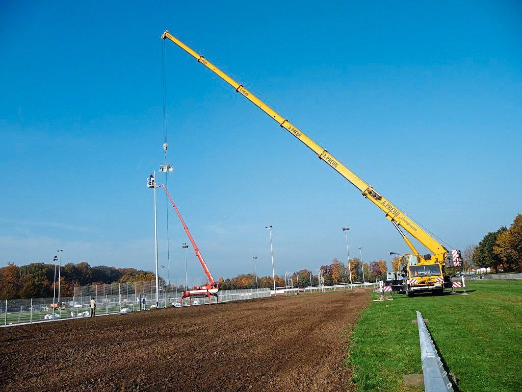 Flutlichtanlagen und Beleuchtungsanlagen von SMW Elektrotechnik