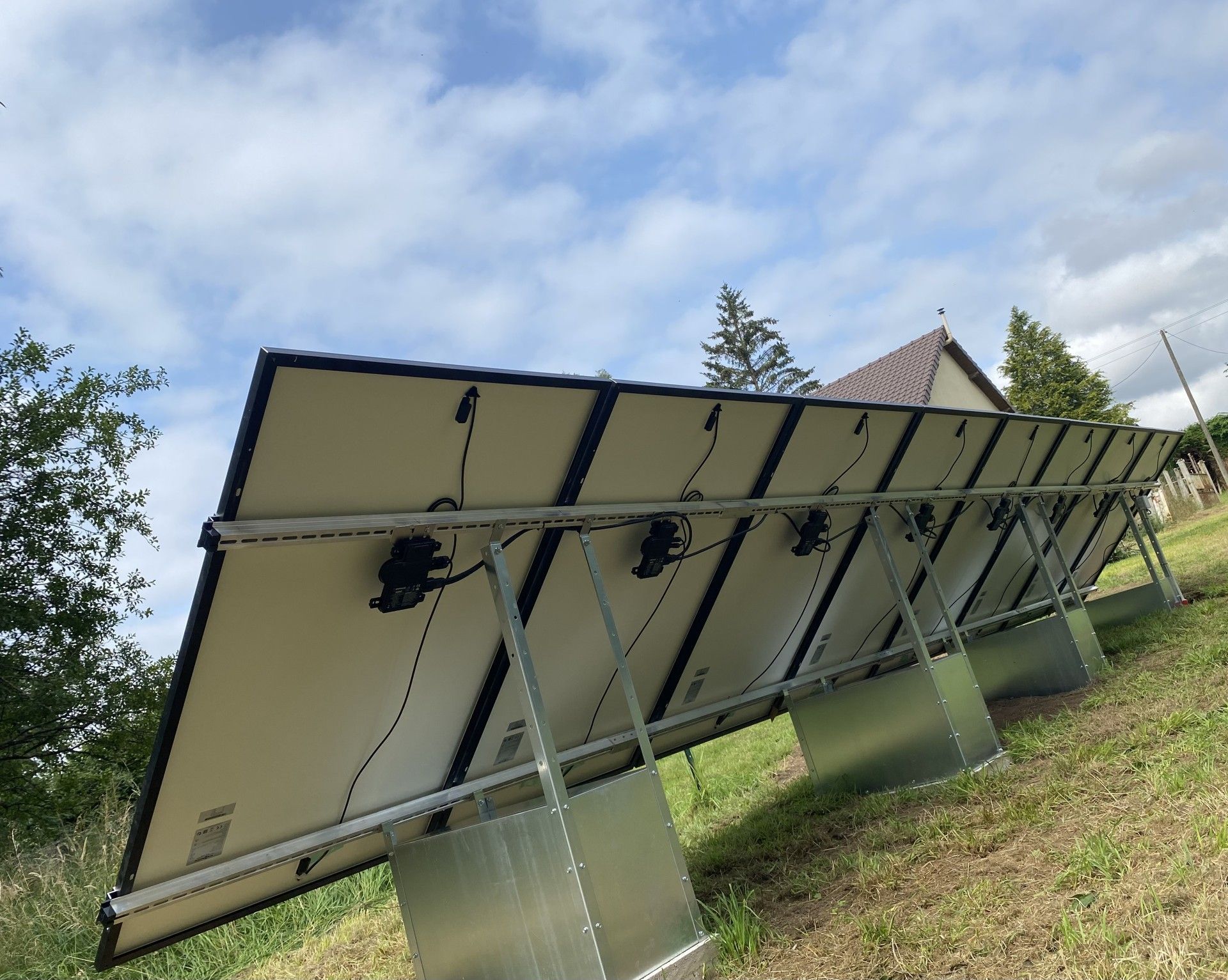 Panneaux photovoltaïques sur le toit d'une maison