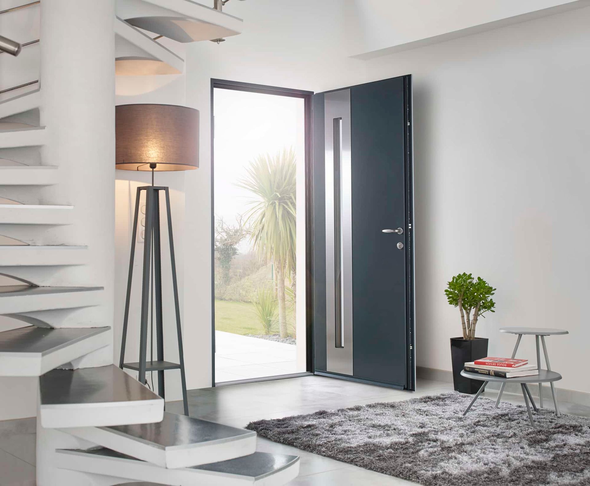 Porte d'entrée moderne noire