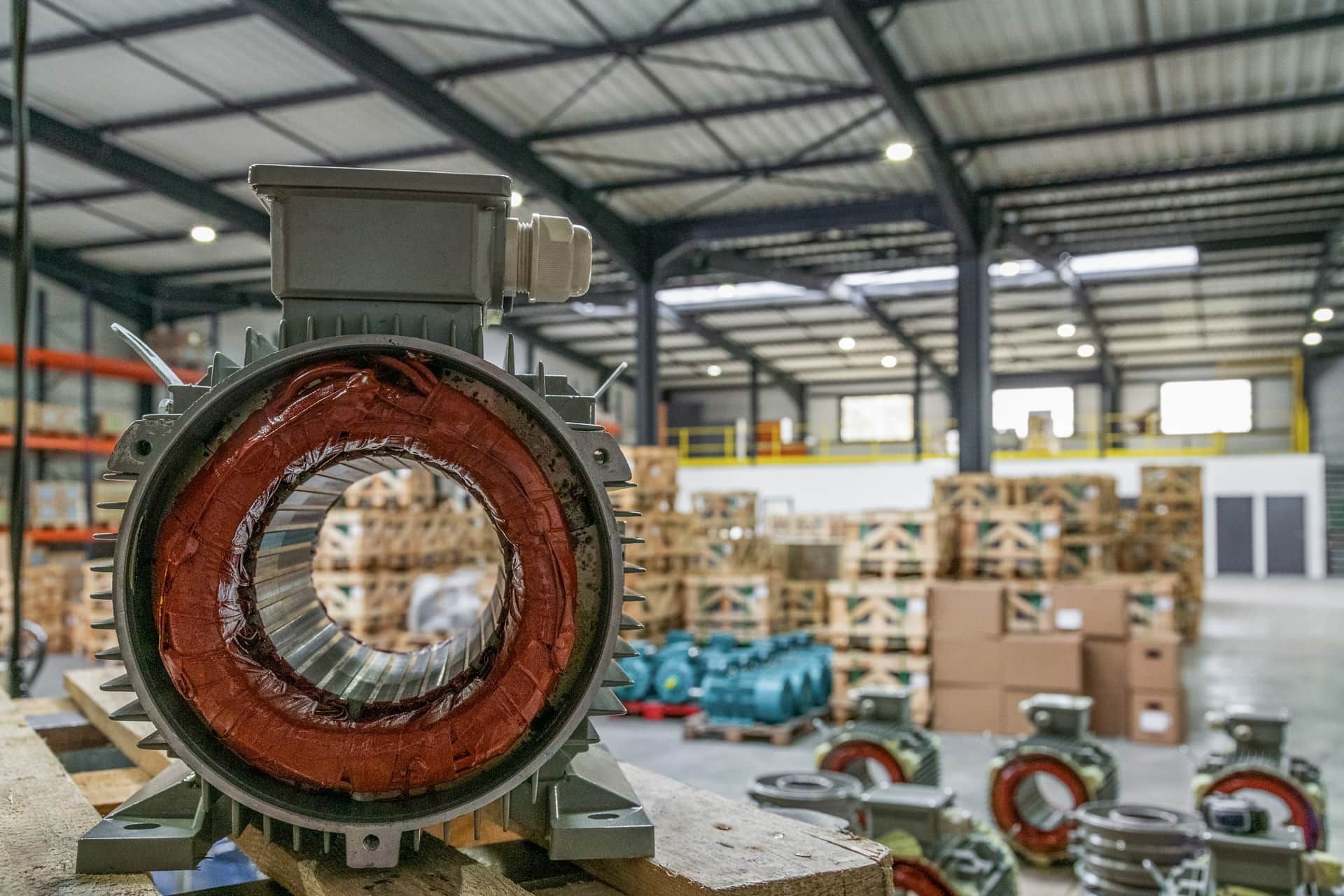Intérieur d'un moteur électrique dans une usine