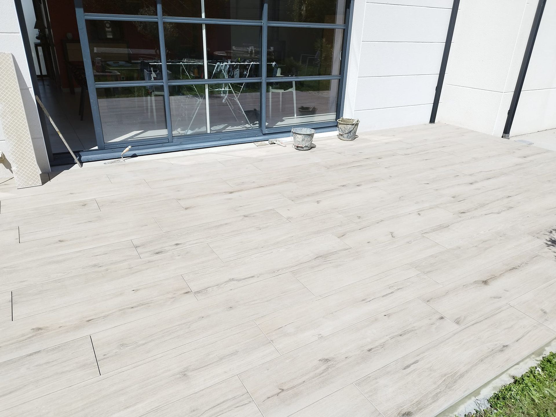 Terrasse en dalle grise