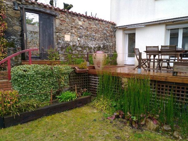 Terrasse en bois avec végétalisation