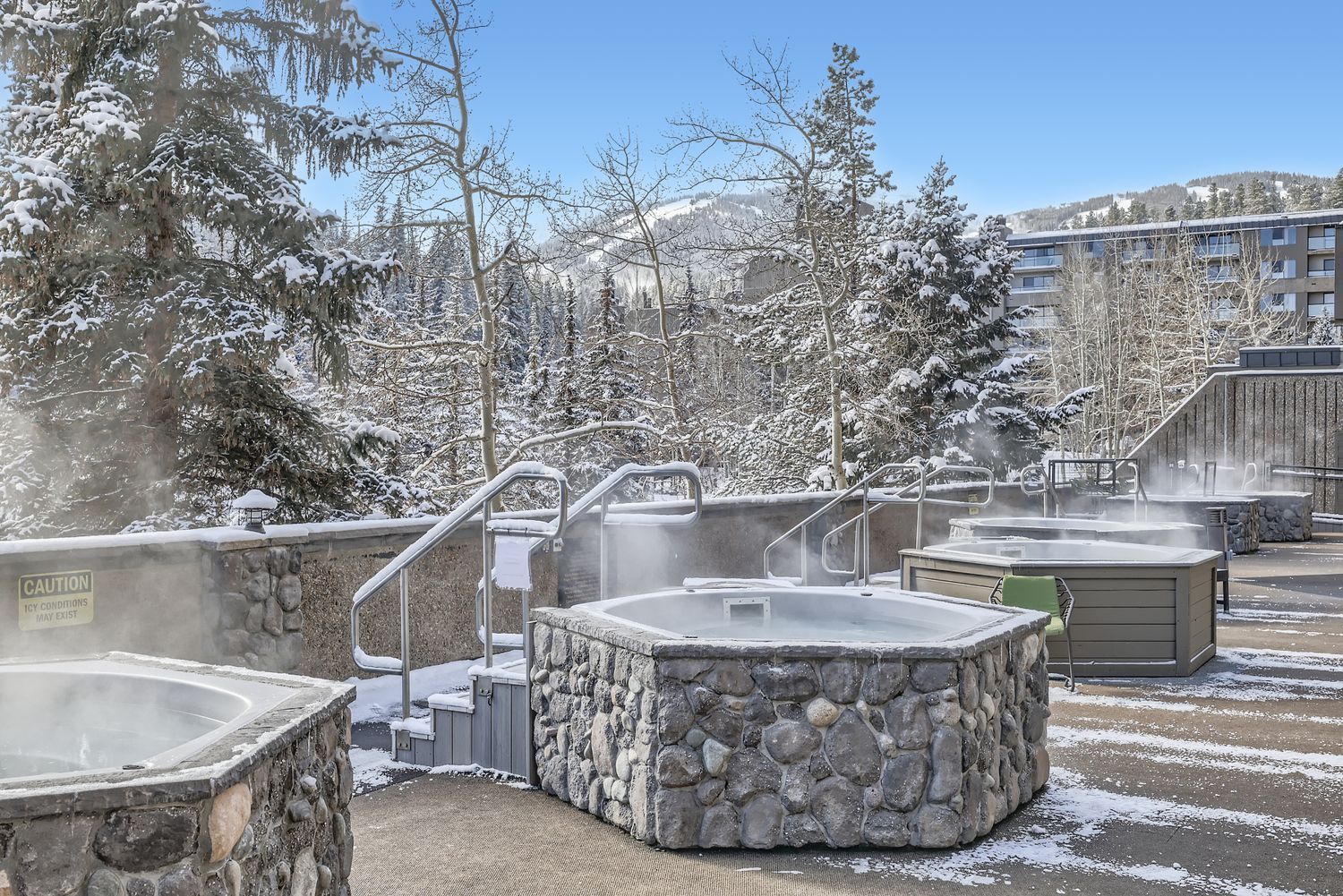 9 Hot Tubs