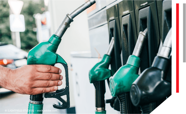 Tankstelle, Hand an Zapfhahn
