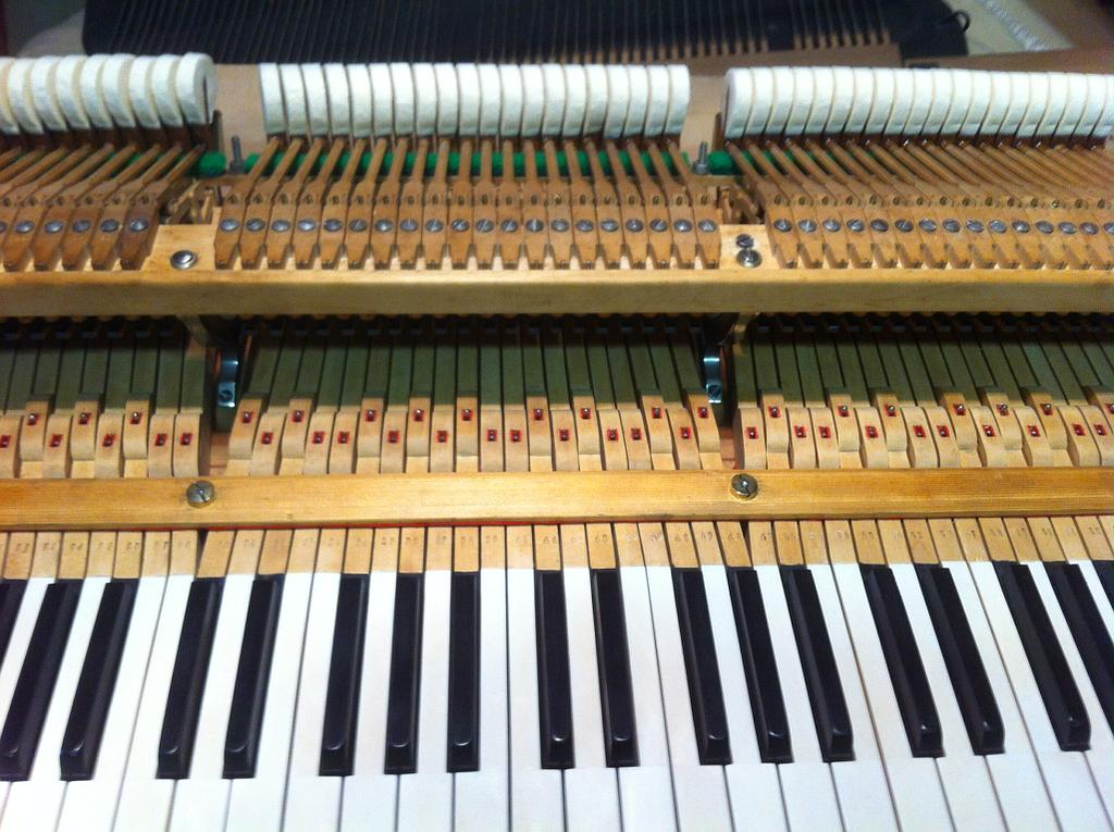 Mécanisme piano à queue restauré (suite)
