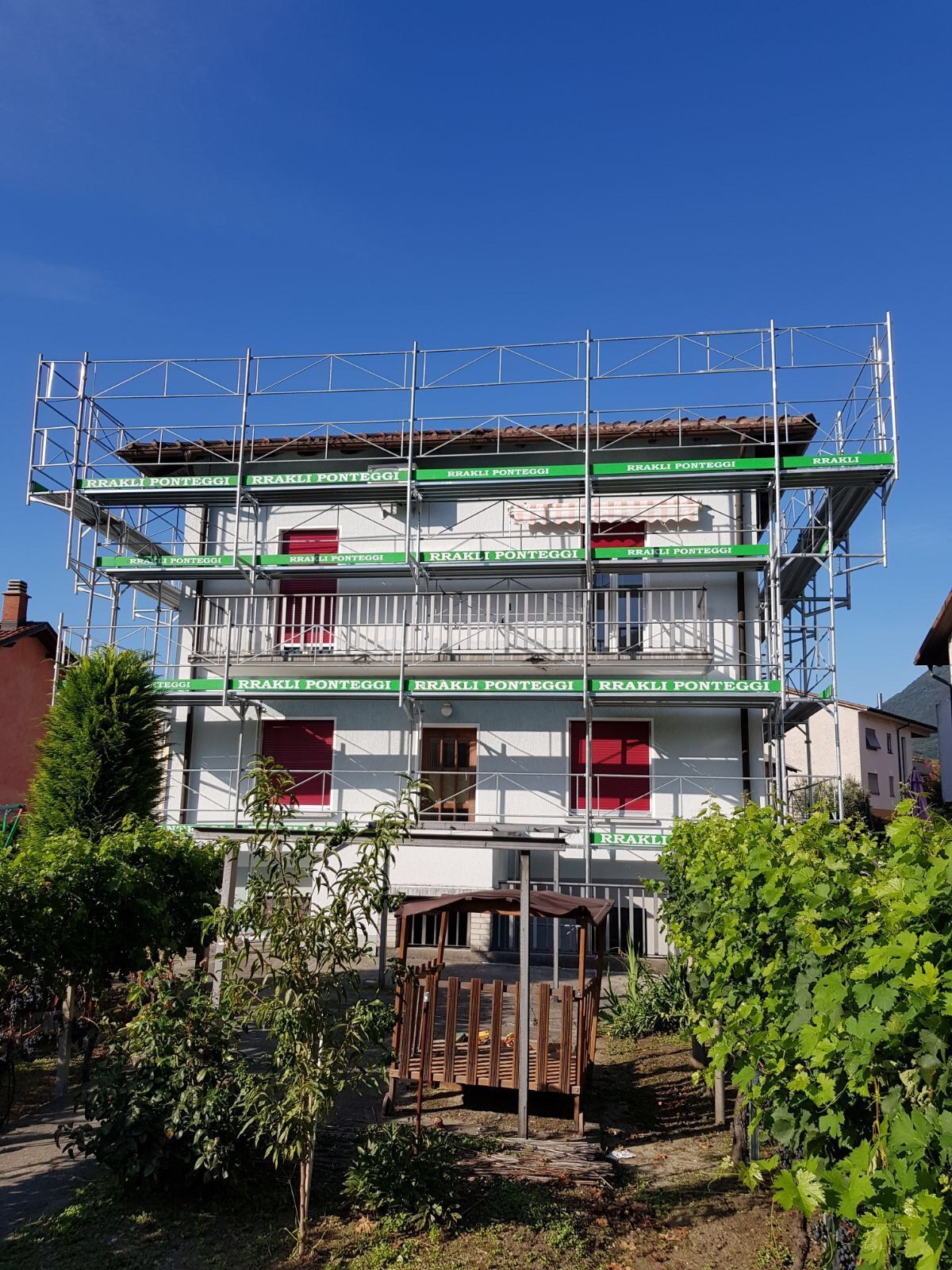 RRAKLI Ponteggi Sagl - Ponteggio casa coloniale
